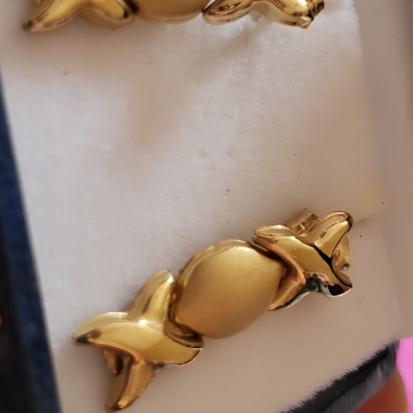 Gold Earrings - Picture 11 of 12